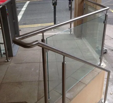 Stainless steel banister with glass balustrade